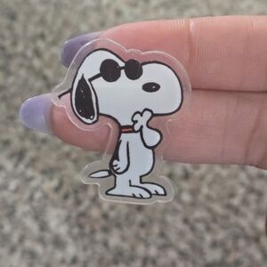 🍒🍒 Peanuts: Snoopy In Shades Acrylic Pin - Black and White